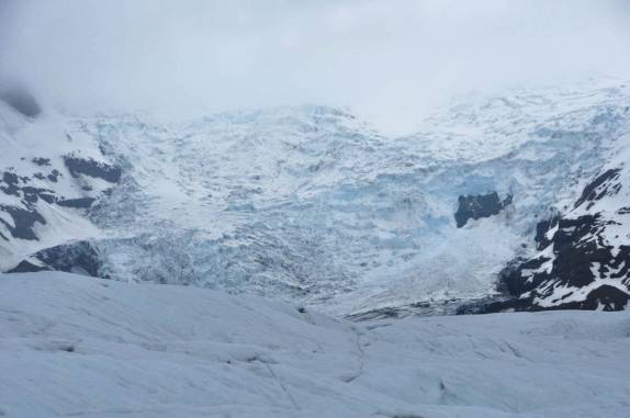 As enormes montanhas que alimentam a geleira de Vatnajökull, no Parque de Skaftafell, no sul da Islândia